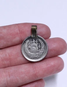 1933 antiker Stammes Münze Anhänger Amulett letzter Afghanistan König Zahir Schah 1786 - Bild 1 von 3