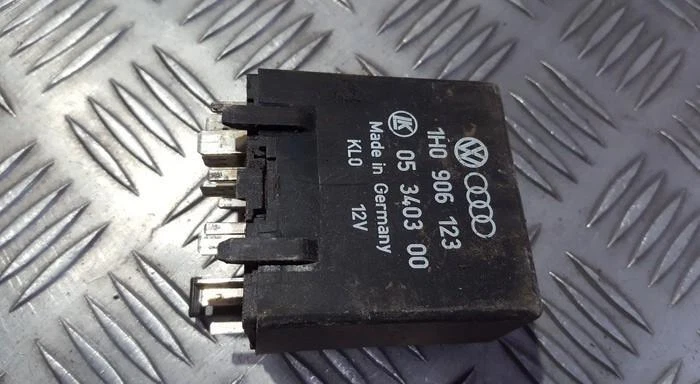 Volkswagen Golf 1992 Relay module 1H0906123, 05340300 #370994-48 — 第 1/1 张图片