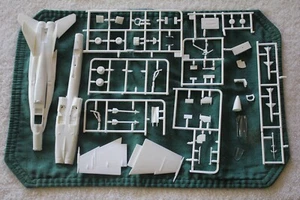 Hasegawa 1154 McDonnel Douglas F-18 Hornet Fighter 1/72 Kit vintage jan23 #A11 - Picture 1 of 4