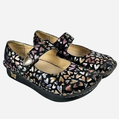 Tamancos de camurça preta com estampa de corações Alegria Paloma Mary Jane Shoes - EUA 7 / UE 37 - Imagem 1 de 4