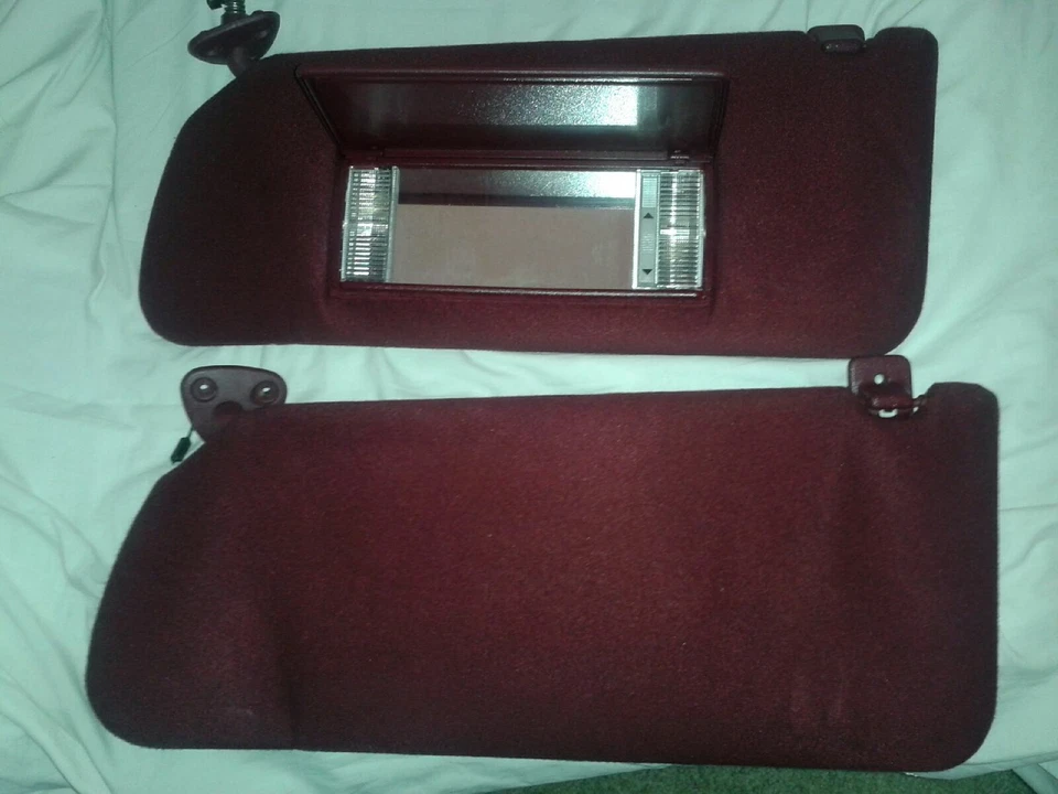 Cadillac Fleetwood 1993-1996 parasoles rojo oscuro con tocadores con iluminación variable Foto 1 de 1