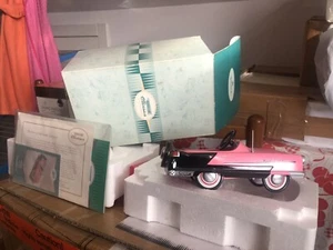 HALLMARK Kidillac Scala 1/24 A Pedali 1994 Replica Cadillac ‘56 Rose/Black - Foto 1 di 3
