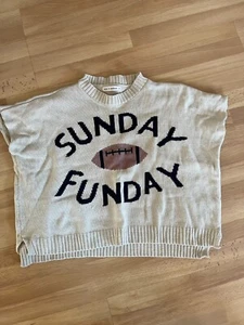 Sunday Funday Football Sleeveless womens sweater - moon & madison - Bild 1 von 4