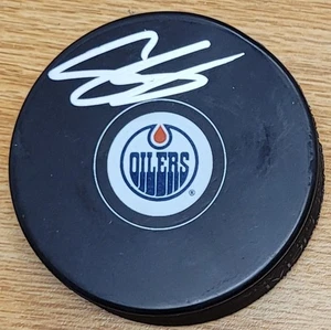 Signierter Stuart Skinner Edmonton Oilers Hockey Puck - mit Echtheitszertifikat - Bild 1 von 1