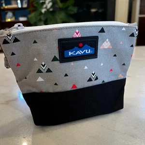 NWOT KAVU Accessory Pouch Zippered Small Cosmetic Bag Gray Triangle Print - Picture 1 of 6