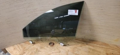 Montaje de vidrio de puerta delantera del lado del conductor OEM para un Mazda 3 FD28185GTY 2019-2025 Foto 1 de 4