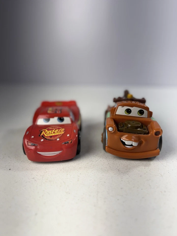 Disney Pixar Cars Shake N Go Lightning McQueen Tow Mater Bundle 2005 Foto 1 de 4