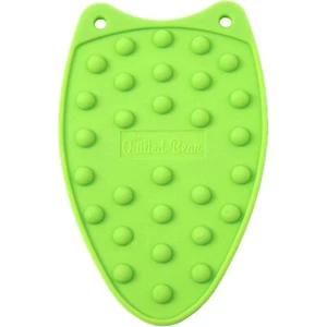 Mini reposapiés de hierro acolchado The Bear - Almohadilla de hierro de silicona resistente al calor en verde lima - Imagen 1 de 7