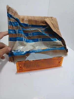 NOS GM 1990 1991 Oldsmobile Cutlass Supreme / RH front parking lamp / 5975444 - Image 1 of 4