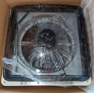 HENG'S ZEPHYR 14" X 14" ROOF VENT WITH CLEAR POWERED LID & RAIN SENSOR - Picture 1 of 6