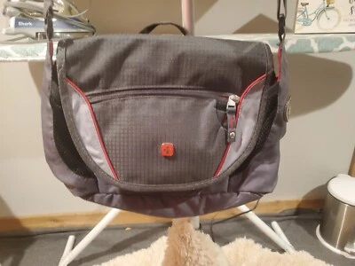 Swiss Gear 13” Bandolera Bolso Mensajero Gris y Rojo Foto 1 de 4