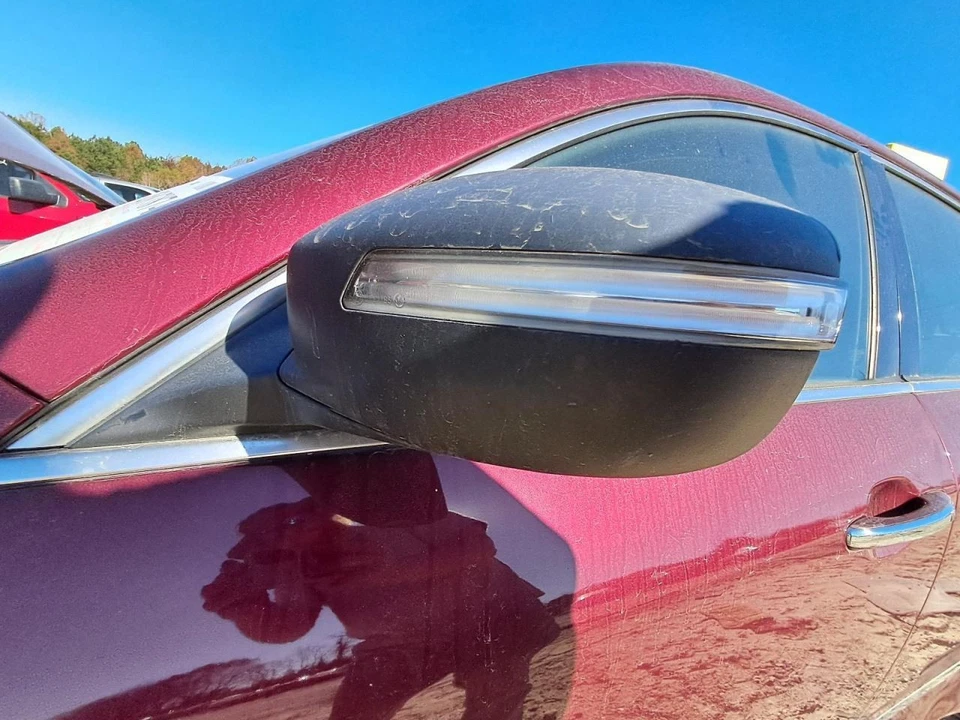 2012 Hyundai Genesis Driver Side View Mirror Power Heated OEM 128-50410JL - Image 1 of 4