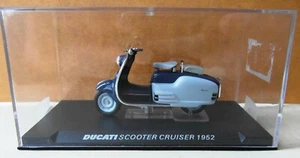Ducati Scooter Cruiser 1952. Navy blue/white. 2 seater. perspex box - Picture 1 of 5