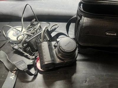 Sony Mavica MVC-CD500 5MP Camera w/ Case, Battery, Charger & 8 CDs Tested - Image 1 of 4