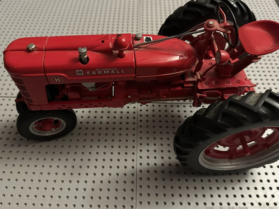 1/12 Franklin Mint - International Harvester McCormick Farmall Model H Tractor - Image 1 of 4