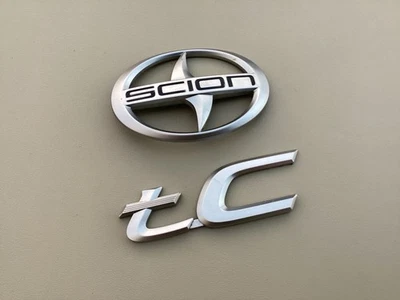 Juego de emblemas de maletero Scion TC 2005-2010 logotipo insignia plateada OEM * Foto 1 de 4