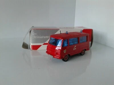 SOLIDO  FOURGON PEUGEOT J9 POMPIERS TBE EN BOITE MINIATURE 1/50 - Photo 1/3