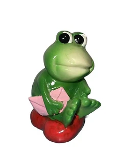 Cute Resin Frog Figurine Valentine’s Day Sitting On Heart With Envelope Fun - Picture 1 of 6