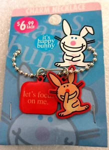Vintage Happy Bunny ""Lets Focus On Me"" Halskette 2006 Neu aus altem Lagerbestand Neu MOC - Bild 1 von 3