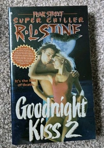 RL Stine Fear Street Super Chiller Goodnight Kiss 2 vintage vampire Book 1st Ed - Imagen 1 de 8