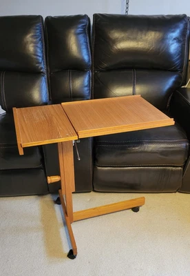 CAMA ENROLLABLE DANESA DE MADERA DE TECA MESA DE LECTURA BANDEJA TV MEDIADOS DE SIGLO MODERNA Läsbord #1 Foto 1 de 4