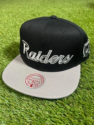 NUEVO CON ETIQUETAS Gorra Gorra Gorra Los Angeles Raiders Auténtica Retro Script Bordada NFL Snapback Foto 1 de 4