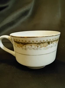 Vintage Signature Collection QUEEN ANNE Tea Cup White Green Gold Fine China set - Picture 1 of 3