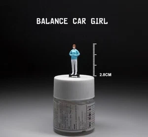 CR 1:64 Painted Figure Model ature Car Scenes Resin Balanced Car Girl - Picture 1 of 9