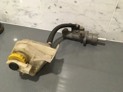 2001 Maserati 3200GT Brake master cylinder - Image 1 of 2