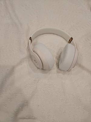 Beats by Dr. Dre Studio3 White Wireless Active Noise Cancellation Headphones Foto 1 de 3