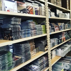 Bulk Lot of 100 Used/New ASSORTED CDs - MISC - Wholesale Pop Rock Metal Jazz CCM - Imagen 1 de 3
