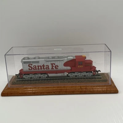 Locomotora diésel MEHANO HO Scale Santa Fe #100 con caja de exhibición IMEX Foto 1 de 4