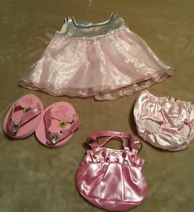 Build A Bear fille tenue 4 pièces robe rose avec sous-vêtements, sac à main et sandales vêtements - Photo 1/5