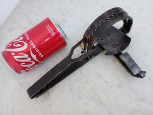 ANTICO FABBRO IN FERRO FATTO A MANO CACCIA PICCOLA TRAPPOLA FUNZIONALE TRAPPOLA MUSEO - Foto 1 di 14