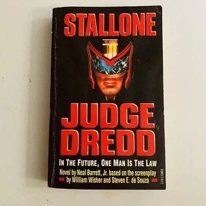 Stallone Judge Dredd, Vintage 1995 Paperback Book By Neal Barrett, Jr. - Foto 1 di 7