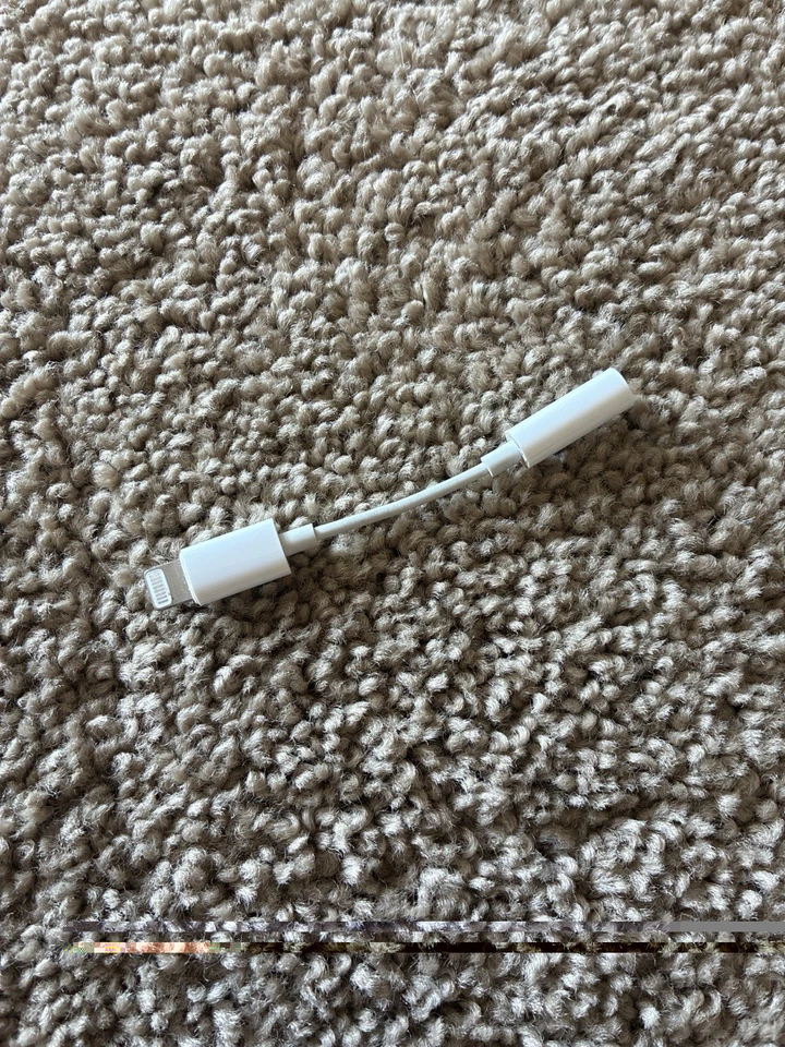 Apple Lightning to 3.5mm Headphone Jack Adapter A1749 Genuine OEM Tested - Image 1 of 1