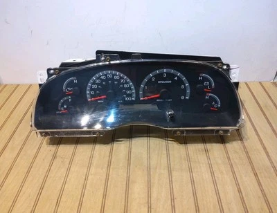 Cuadro de instrumentos Ford F-150/Expedition 2000-2001 261.999 millas Sin relámpagos  Foto 1 de 4