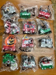 Lote de 12 juguetes en bolsas McDonald Holiday Express 2017 - Minions-Barbie-SL de mascotas - Imagen 1 de 1