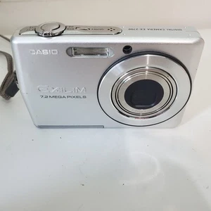 Casio Exilim EX-Z700 7.2 MP Digital Camera Silver FOR PARTS - Picture 1 of 8