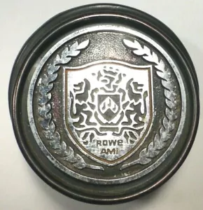 ROWE MODEL RI-4 JUKEBOX parte: GRIGLIA ALTOPARLANTI INSEGNE e viti.. Dia 3 e 3/4" - Foto 1 di 2