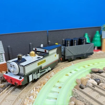 Thomas & Friends TrackMaster Freddie Tren Motorizado + Camión Problemático Foto 1 de 4