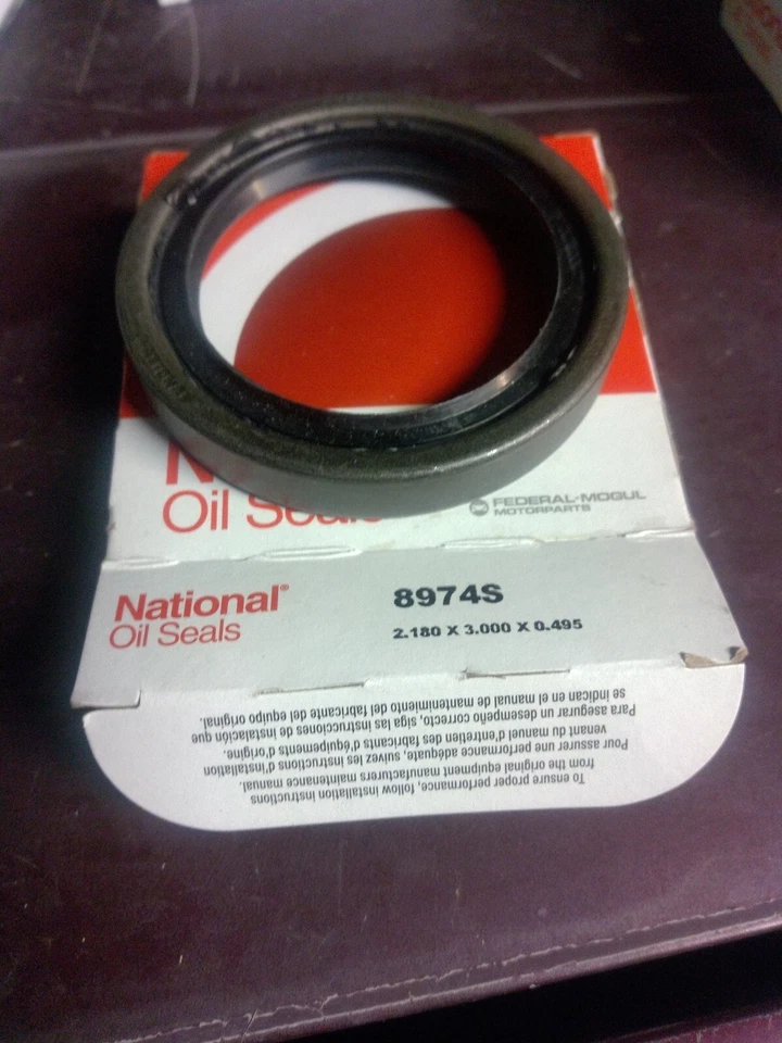 Национальное масляное уплотнение 8974 S два в наличии - Изображение 1 из 1
