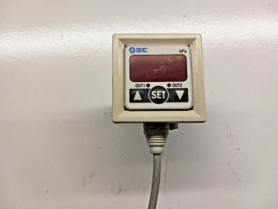 SMC ZSE40F-01-62L DIGITAL PRESSURE GAUGE - Image 1 of 3
