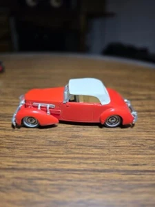 Signature Models 1937 CORD 812 SUPERCHARGED Diecast Car Red White - Picture 1 of 5