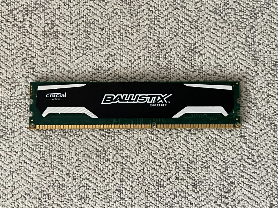Ballistix Sport 8GB RAM DDR3 1600MHz (PC3-12800) 240-Pin Memory BLS8G3D1609DS1S0 - Image 1 of 2