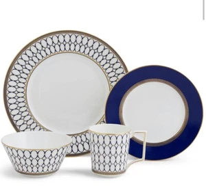 Four WEDGWOOD RENAISSANCE GOLD 4-PIECE PLACE SETTINGS - Picture 1 of 2