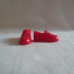 NEU Barbie Skipper Babysitter Puppe rote Turnschuhe ~ Schuhe - Bild 1 von 3