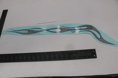 13862-08 NUEVO FABRICANTE DE EQUIPOS ORIGINALES 2008 HARLEY-DAVIDSON SOFTAIL BALANCÍN TANQUE DE COMBUSTIBLE CALCOMANÍA FXCWC Foto 1 de 2