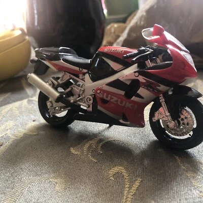 MAISTO Suzuki Gsxr 1000 1/18 - Image 1 of 4