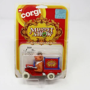 DE COLECCIÓN 1979 70 CORGI 2031 MUPPET SHOW FOZZIE BEAR COCHE VEHÍCULO SIN USAR TARJETA RARO - Imagen 1 de 7